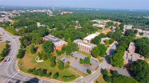 Lr university - Your next great adventure begins at Lenoir-Rhyne. Discover our variety of majors and programs and find your path to success.